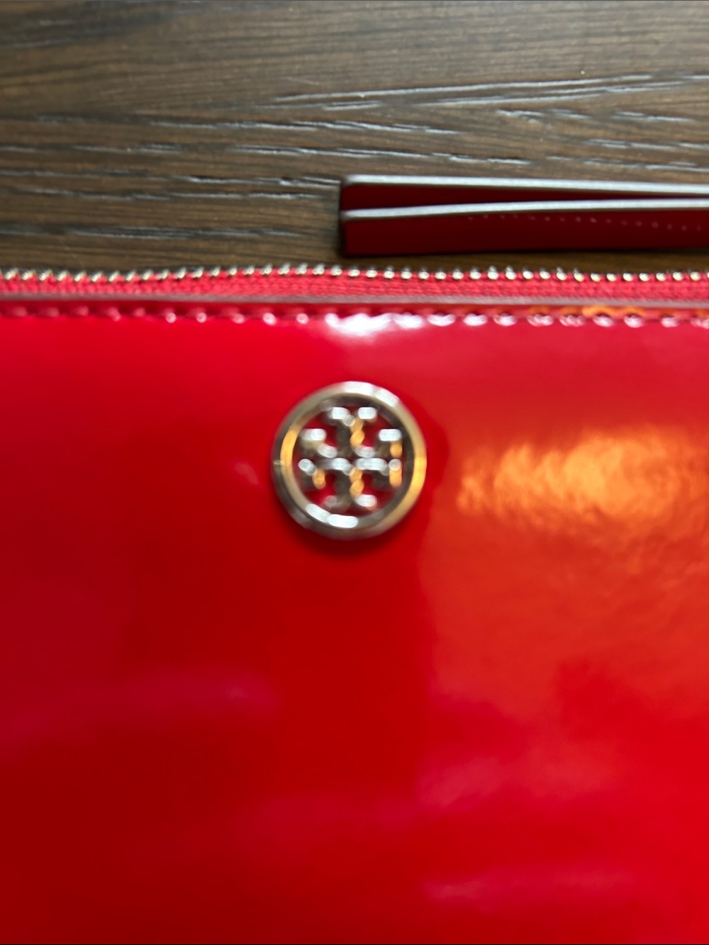 Tory Burch Robinson Spazzolato Zip Slim Red Patent Leather Zip Wallet - Picture 10 of 10